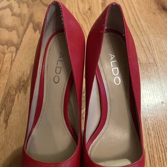 Red Pumps - Picture 5 of 6